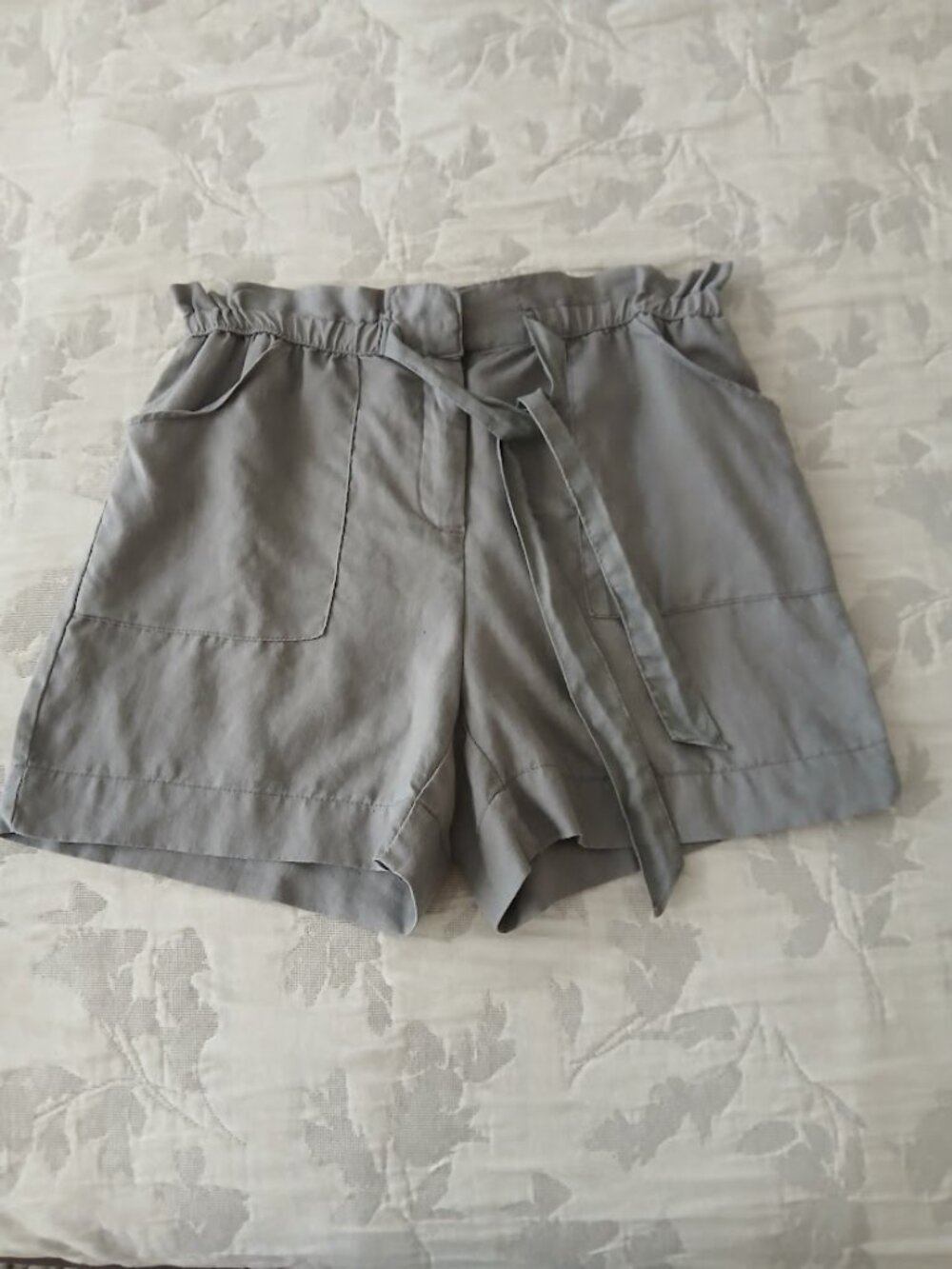 Cynthia Rowley 100% Linen Paper Bag Waist Shorts - size 2